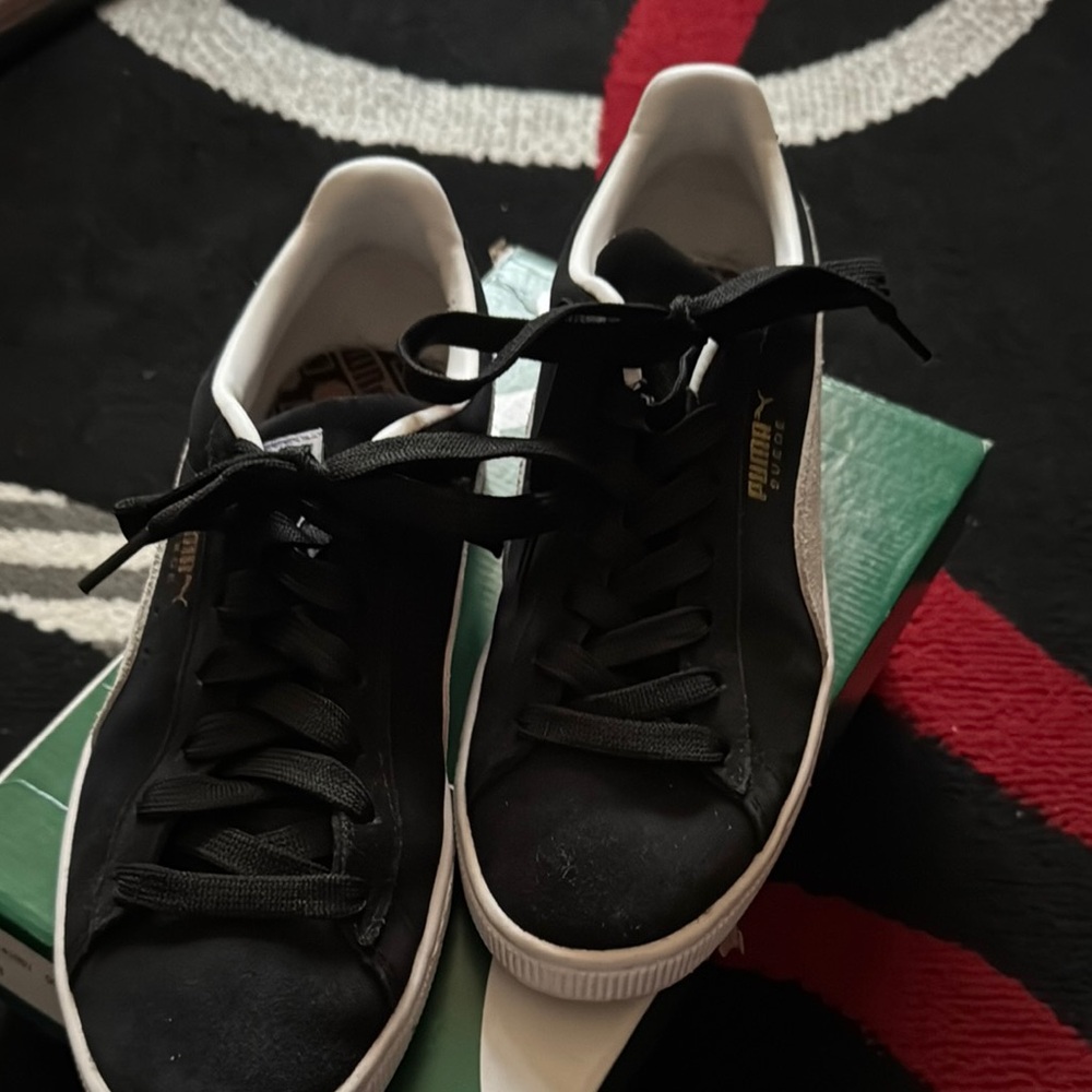 Puma Black and White Sneakers Classic Low-Top Design